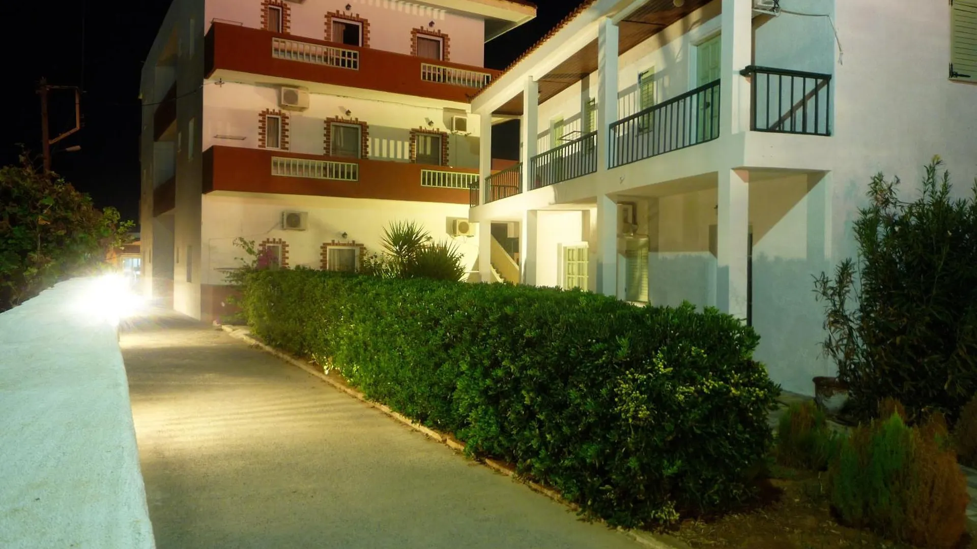 Haris Apartments Kokkini Hani Aparthotel
